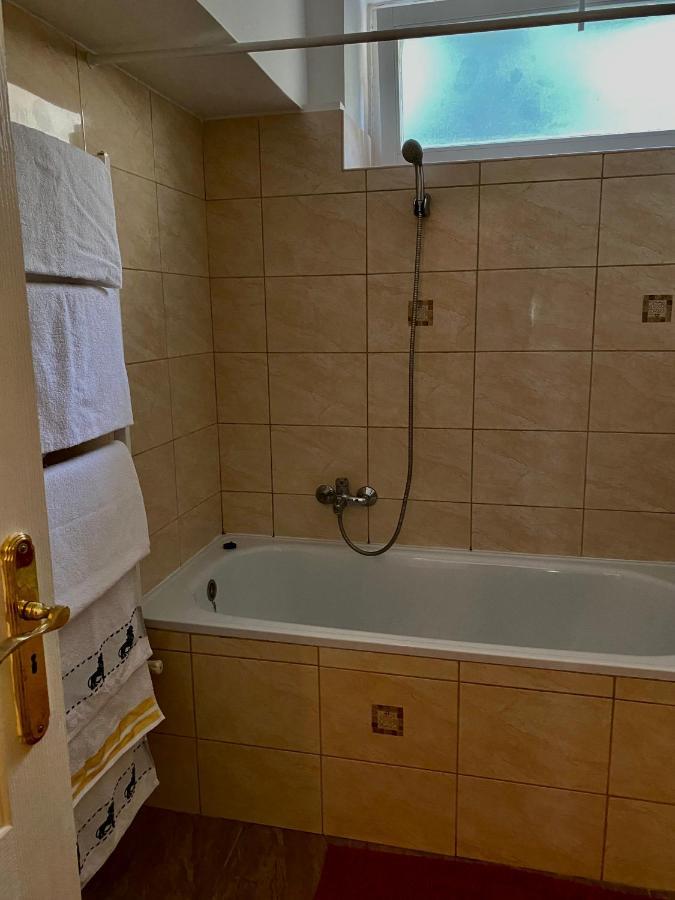 エゲルGrande Familia Apartmanアパートメント エクステリア 写真