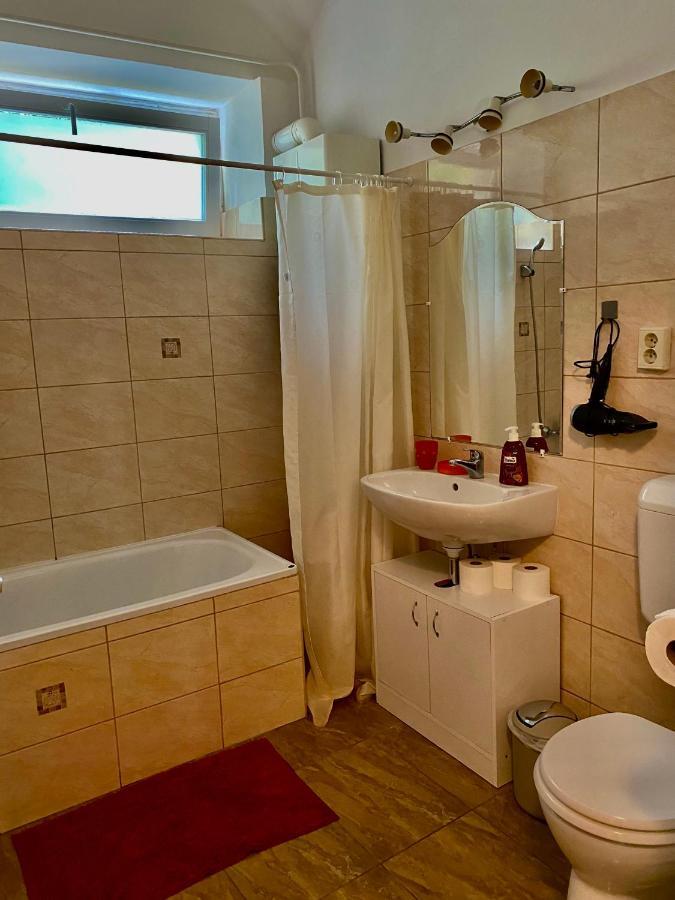 エゲルGrande Familia Apartmanアパートメント エクステリア 写真